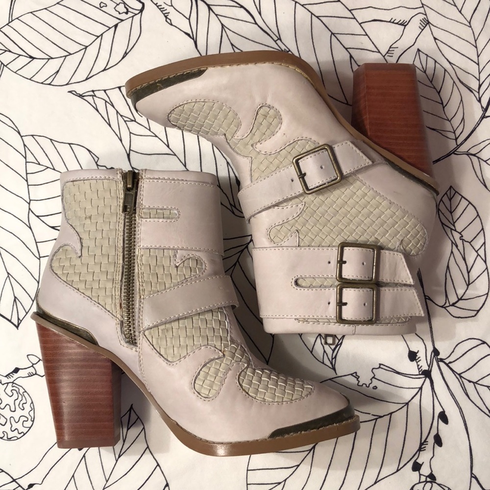 Kensie “winter white” “Hamlin” leather ankle boot.
